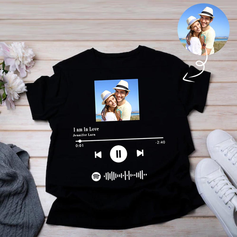 Custom Photo I Am In Love Black Scannable Spotify Code T-shirt Personalized Women's All Over Print T-shirt